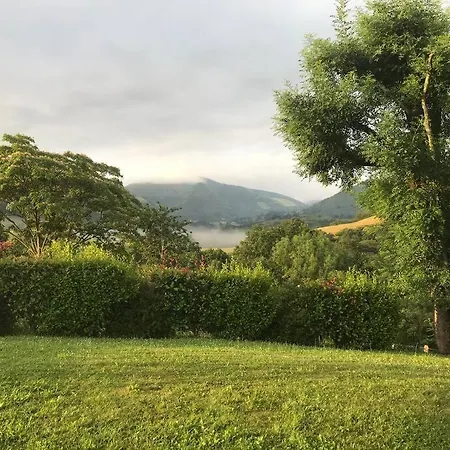 Grande Avec Magnifique Vue Sur Les Montagnes Bidarray